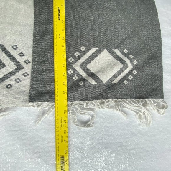 Cupcakes and Cashmere Women S Poncho Kimono Oversized Wool Blend Aztec Fringe - Picture 8 of 11